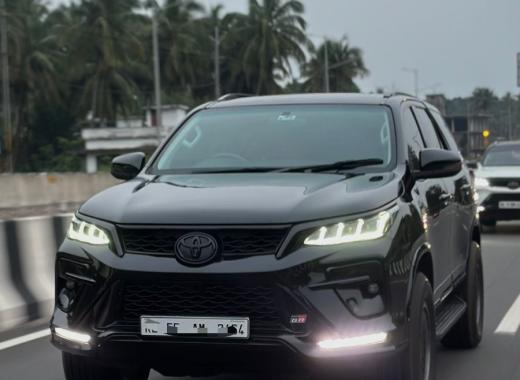 Toyota Legender Black