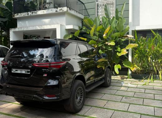 Toyota Legender Black