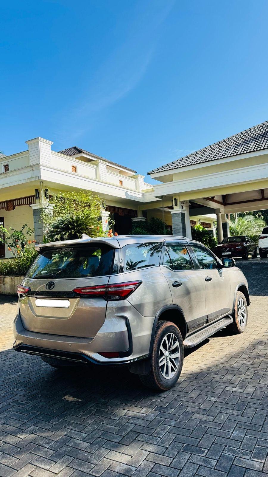 Toyota Fortuner Legender